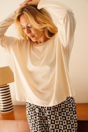 Julie D. fait du 38 et porte une taille M