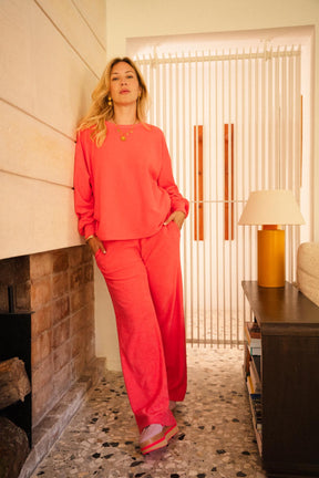 Julie D. fait du 38 et porte une taille M/L en haut et du M en bas