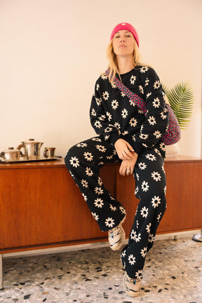 Julie D. fait du 38 et porte une taille M/L en haut et du M en bas.