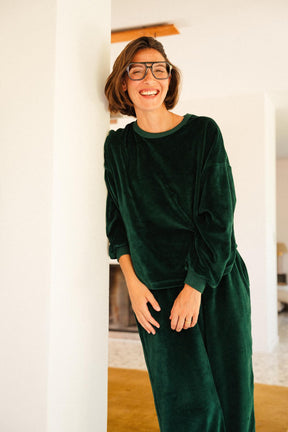 Julie A. is a size 36 and wears a size XS/S