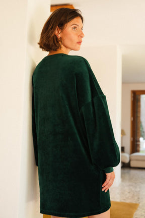 Julie A. is a size 36 and wears a size XS/S