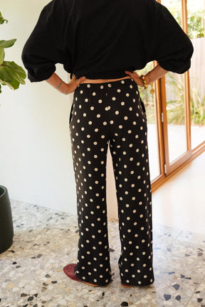 Julie A. fait du 36 et porte une taille XS