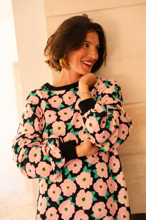 Julie A. is a size 36 and wears a size XS/S