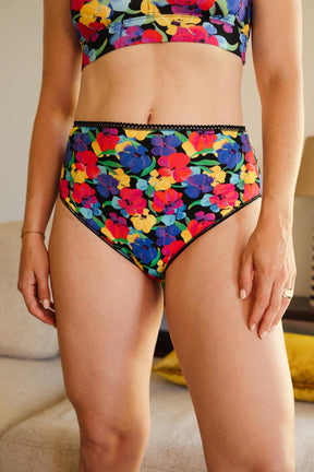 Julie D. fait du 38 et porte une taille M