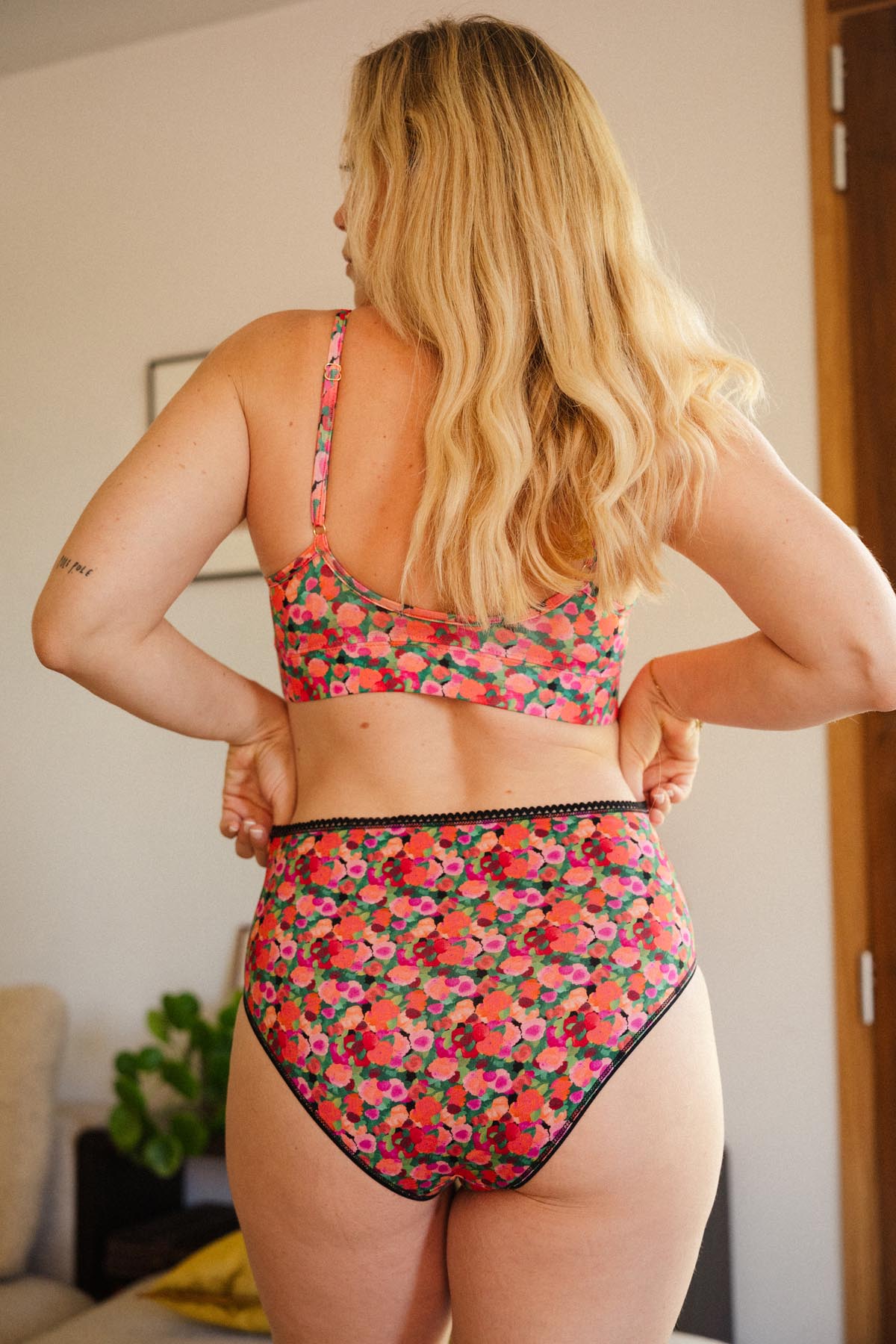 Julie D. fait du 38 et porte une taille M