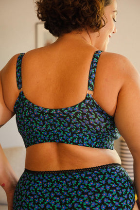 Amandine fait du 95G et porte une taille 3XL