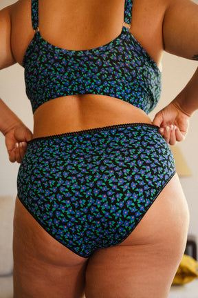 Amandine fait du 44 et porte une taille 2XL