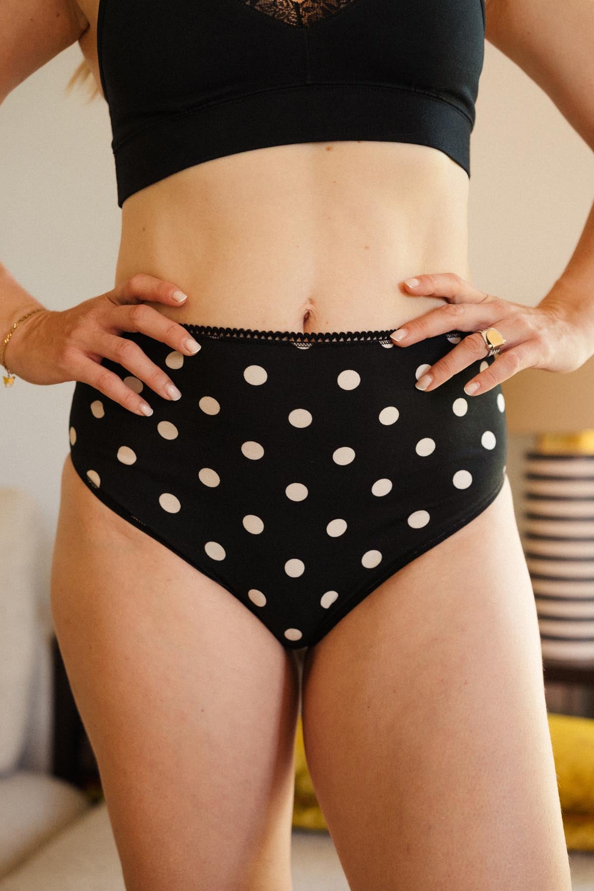Julie D. fait du 38 et porte une taille M