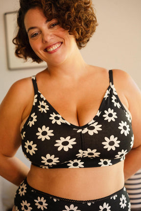 Amandine fait du 44 et du 95G et porte une taille 2XL en bas et du 3XL