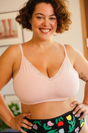 Amandine fait du 95G et porte une taille 3XL
