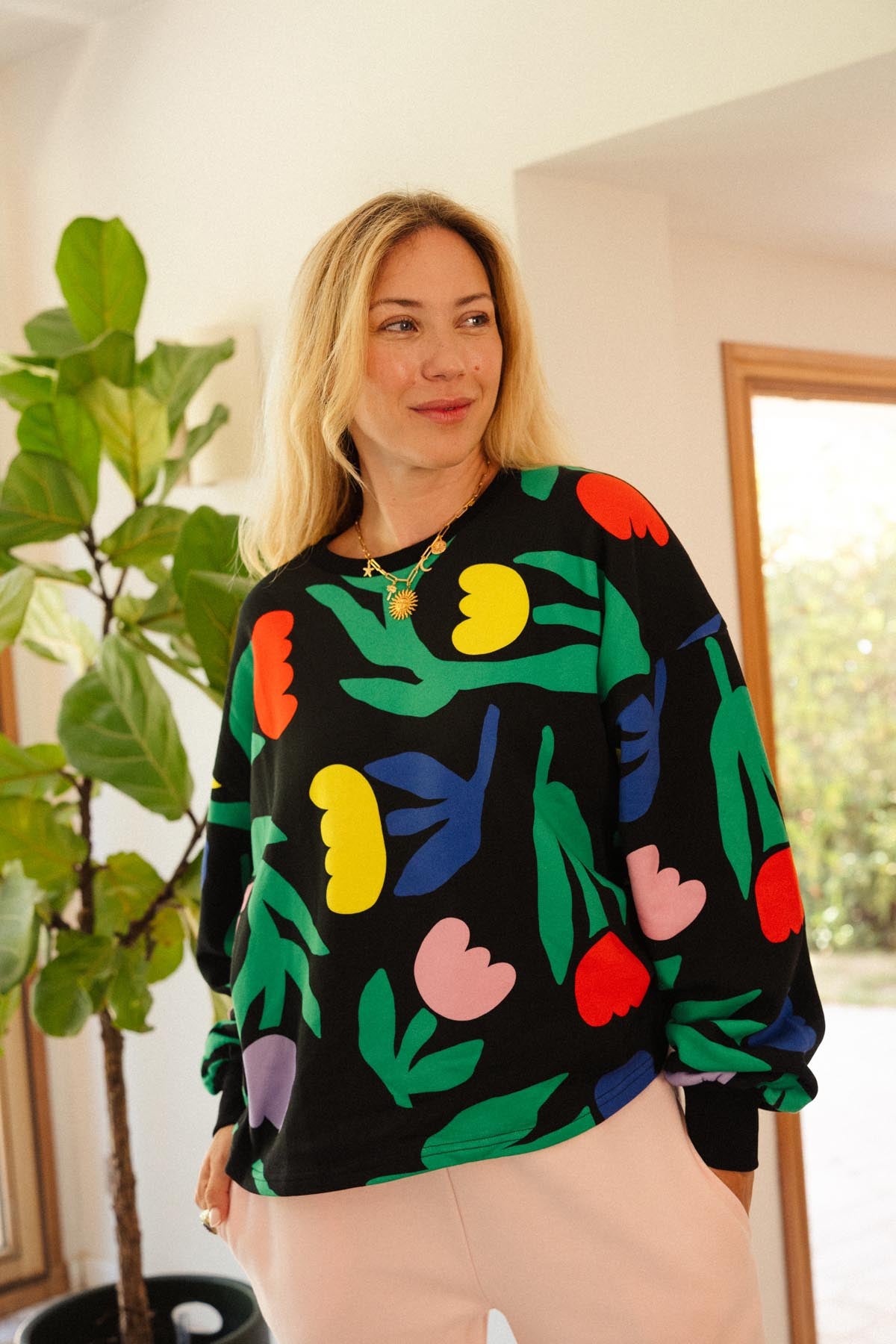 Julie D. is a size 38 and wears a size M/L*