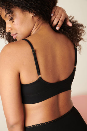 Marie-Charles fait du 85C et porte une taille M