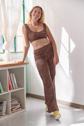 Julie fait du 40 et porte une taille M