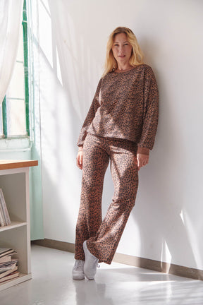 Julie fait du 40 et porte une taille M/L en haut et M en bas