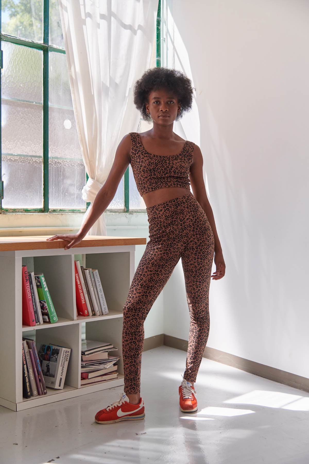 Kathy fait du 34 et porte une taille XS/S en bas et S en haut*