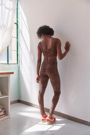 Kathy fait du 34 et porte une taille XS/S en bas et S en haut