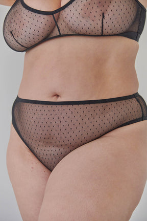 Amandine fait du 44 et porte une taille 2XL