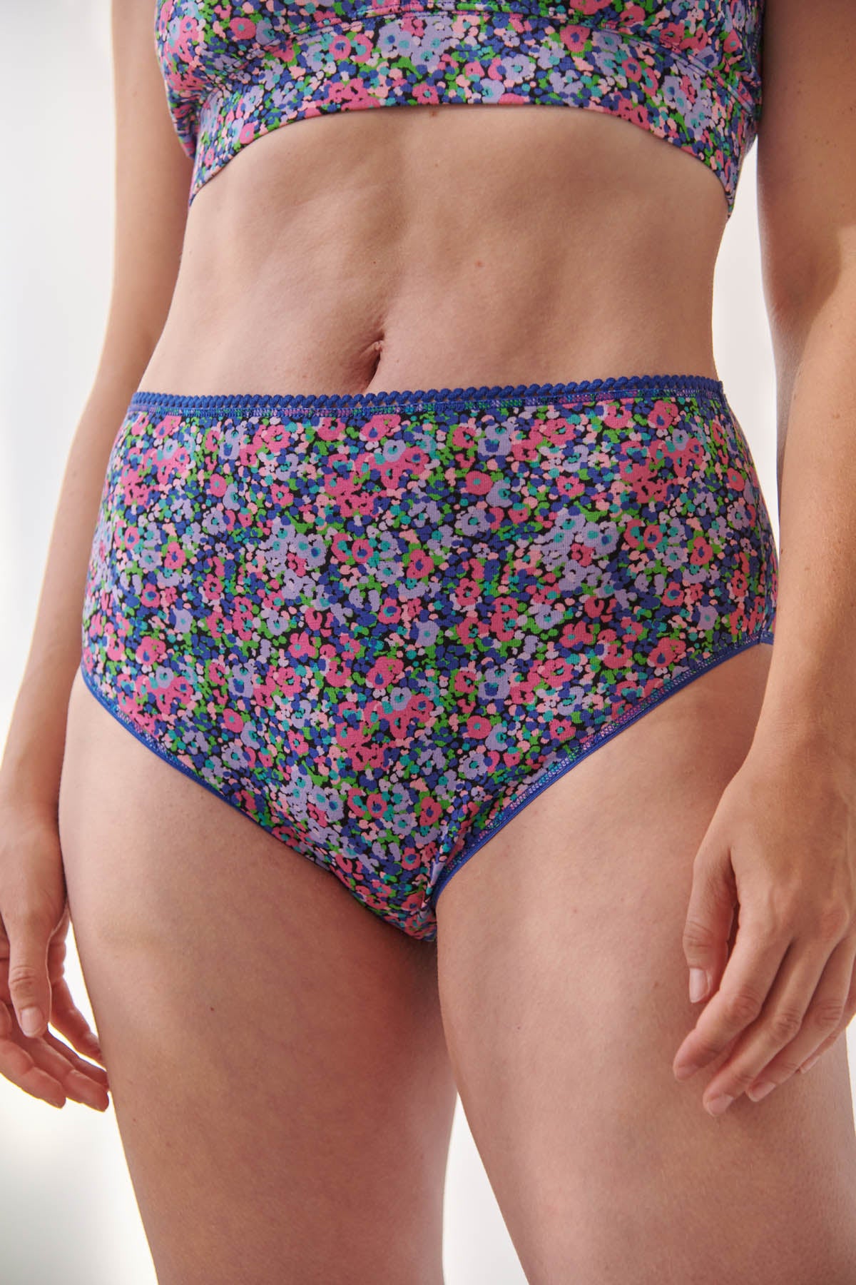 Julie fait du 40 et porte une taille M*