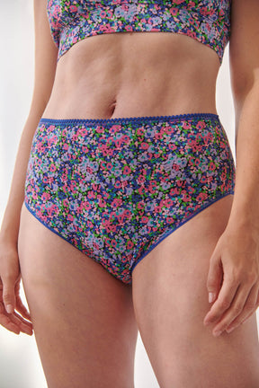 Julie fait du 40 et porte une taille M
