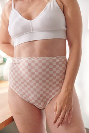 Julie fait du 40 et porte une taille M
