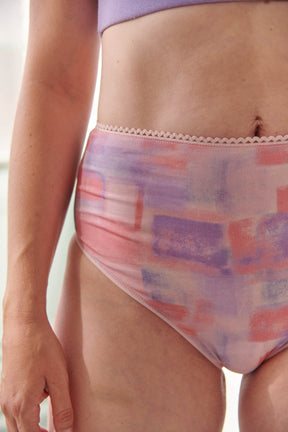 Julie fait du 40 et porte une taille M