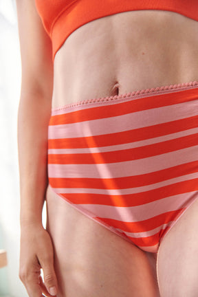 Julie fait du 40 et porte une taille M
