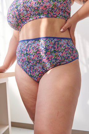 Amandine fait du 44 et porte une taille 2XL