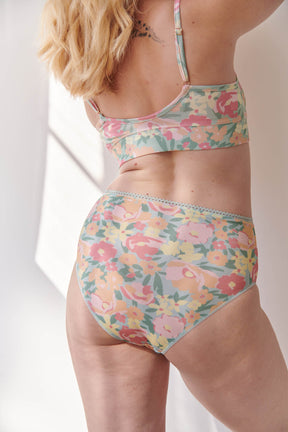 Julie fait du 40 et porte une taille M
