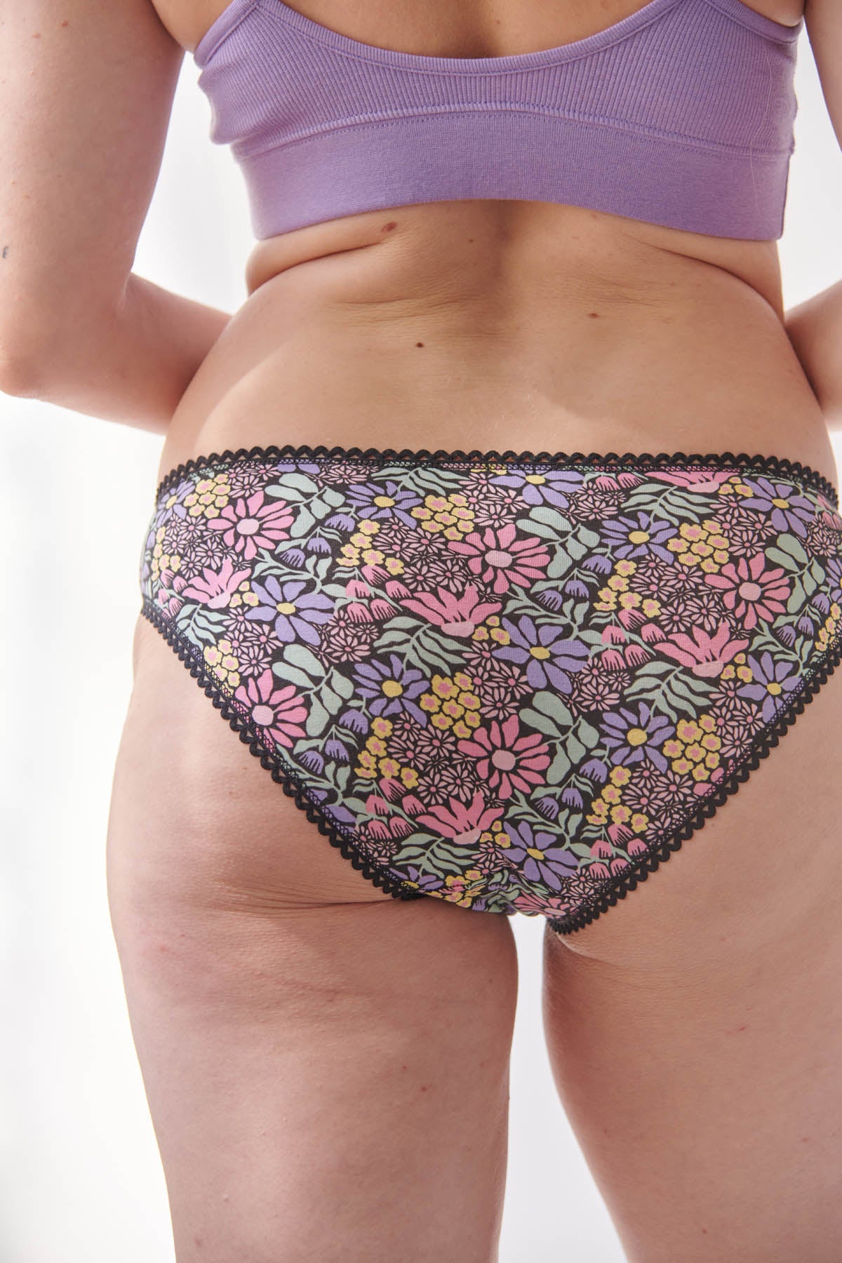 Julie fait du 40 et porte une taille M
