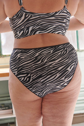 Amandine fait du 44 et porte une taille 2XL