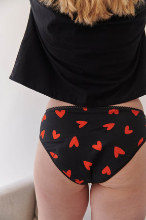 Julie fait du 40 et porte une taille M