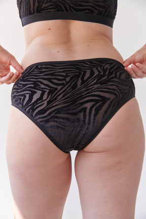Julie fait du 40 et porte une taille M