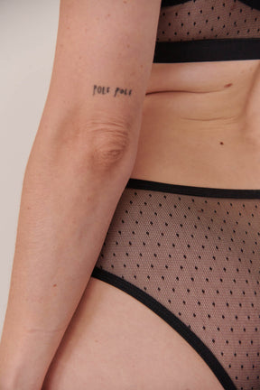 Julie fait du 40 et porte une taille M