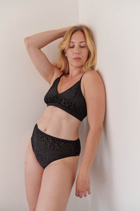 Julie fait du 40 et porte une taille M