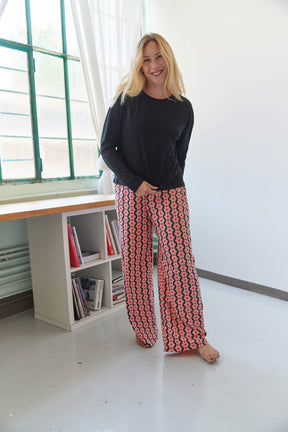 Julie fait du 40 et porte une taille M