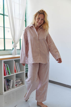 Julie fait du 40 et porte une taille M