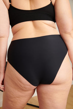 Isaure fait du 42 et porte une taille L