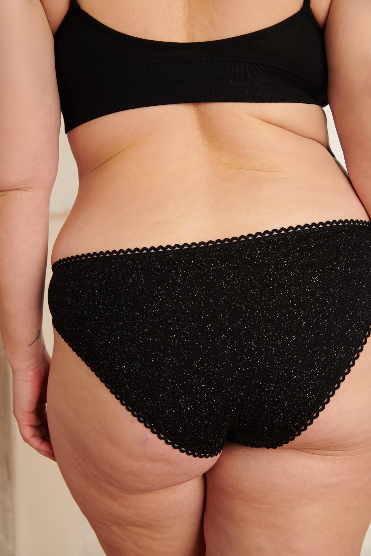 Isaure fait du 42 et porte une taille L