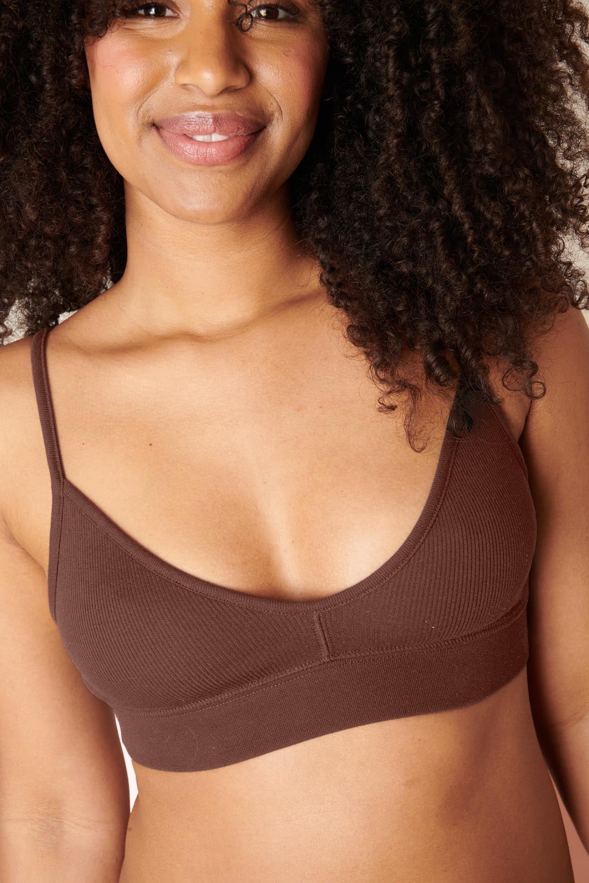 Marie-Charles fait du 85C et porte une taille M*