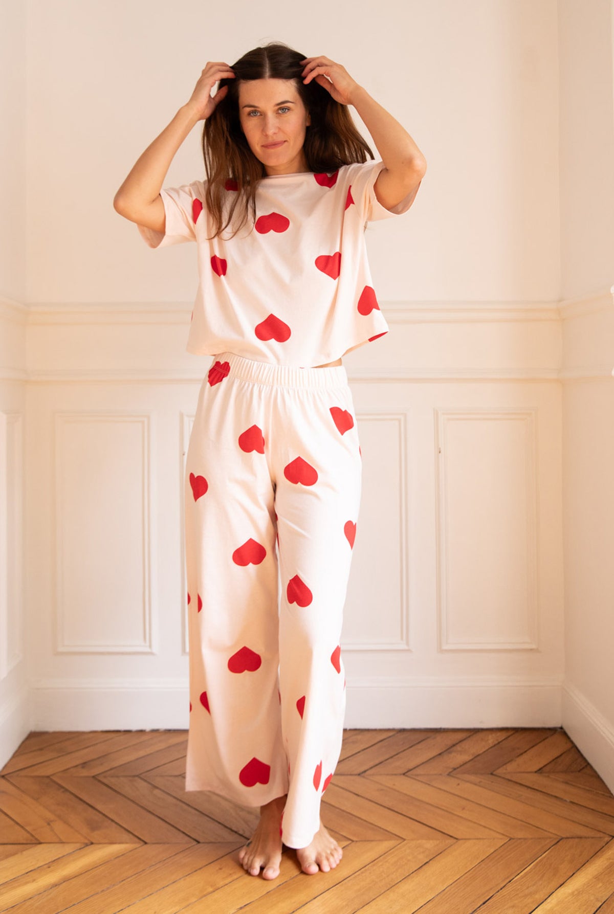 Kamila mesure 1m78, elle porte un S en haut et un S en bas*Pyjama long coton BIO - Big Love - Pyjamas longs - We Are Jolies