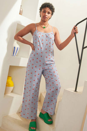 Marie-Charles is a size 38 and wears a size M