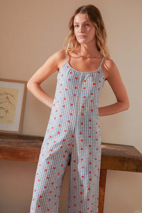 Violette is a size 34 and wears a size XS