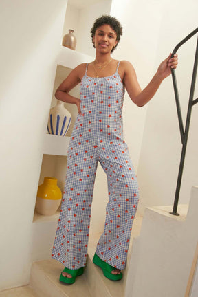 Marie-Charles is a size 38 and wears a size M