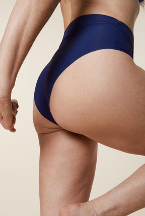 Anne fait du 38/40 et porte une taille M